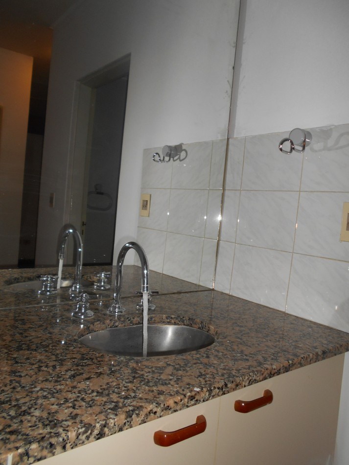 Av Salta no 137 Piso 5 Depto A